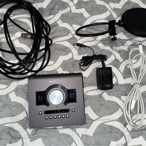 Apollo Twin Audio Interface with Accessories
